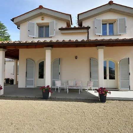 Rose Del Chianti Villa Lucolena in Chianti